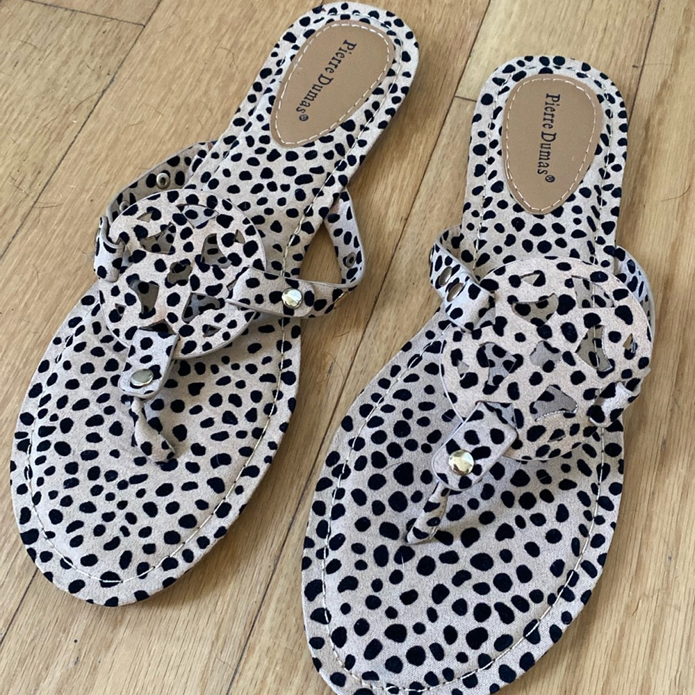 New condition sandals- tan w black.